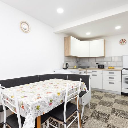 וולי לוסיניי Apartments Ivna מראה חיצוני תמונה
