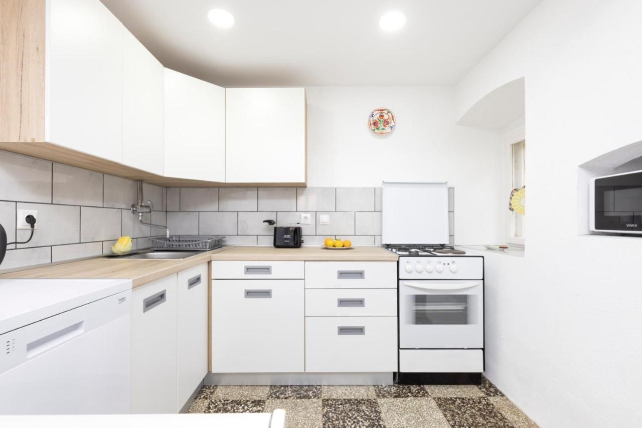 וולי לוסיניי Apartments Ivna מראה חיצוני תמונה