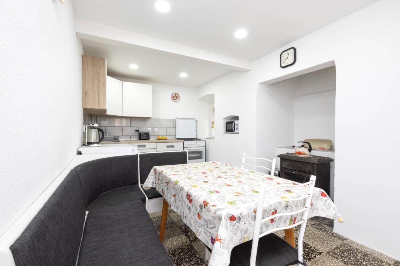 וולי לוסיניי Apartments Ivna מראה חיצוני תמונה