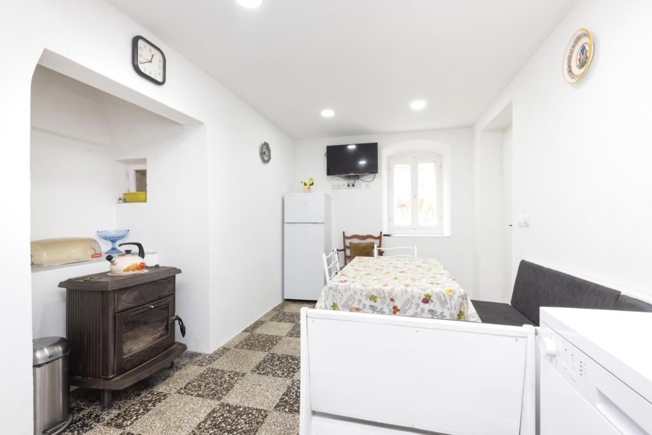 וולי לוסיניי Apartments Ivna מראה חיצוני תמונה