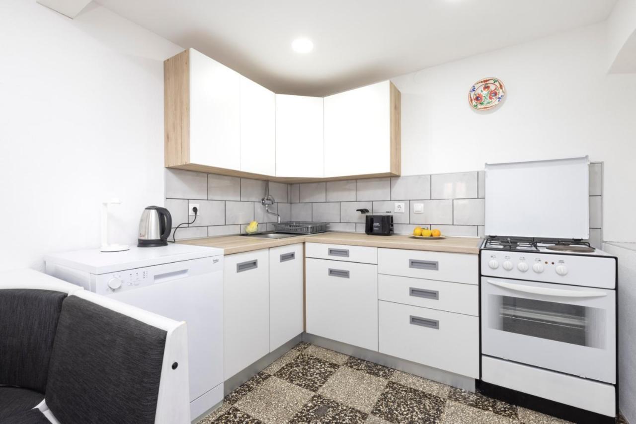 וולי לוסיניי Apartments Ivna מראה חיצוני תמונה