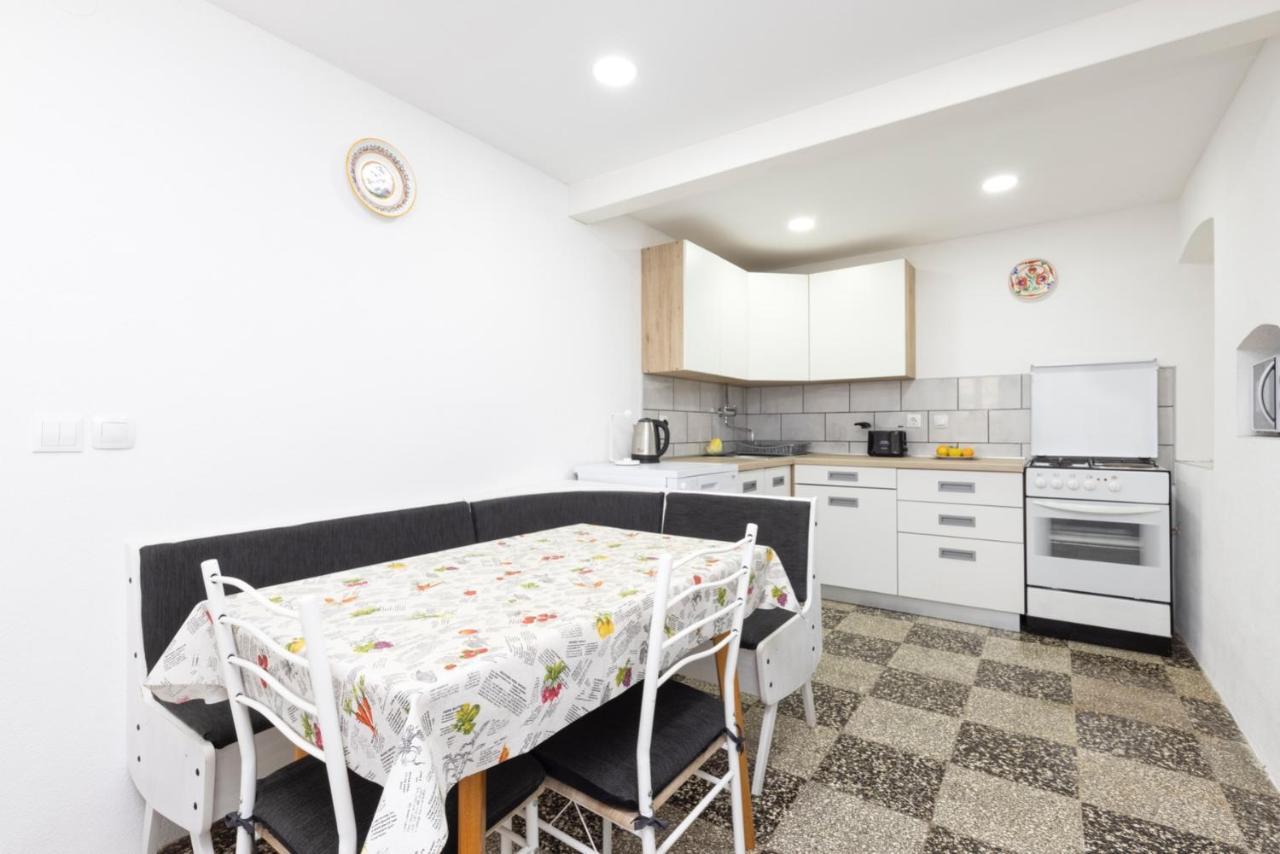 וולי לוסיניי Apartments Ivna מראה חיצוני תמונה