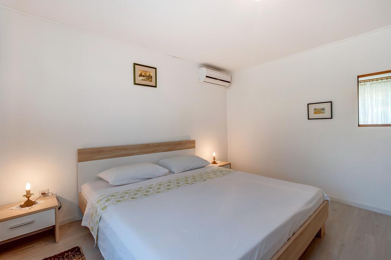 וולי לוסיניי Apartments Ivna מראה חיצוני תמונה