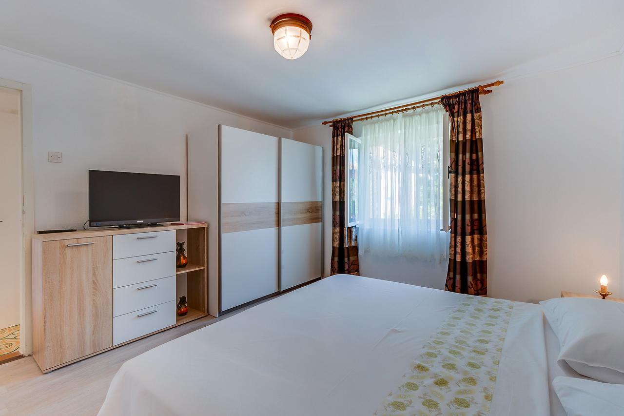 וולי לוסיניי Apartments Ivna מראה חיצוני תמונה