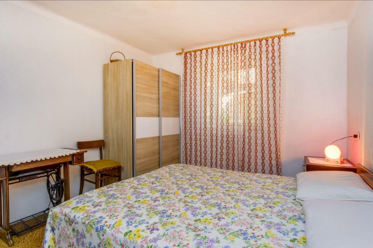 וולי לוסיניי Apartments Ivna מראה חיצוני תמונה